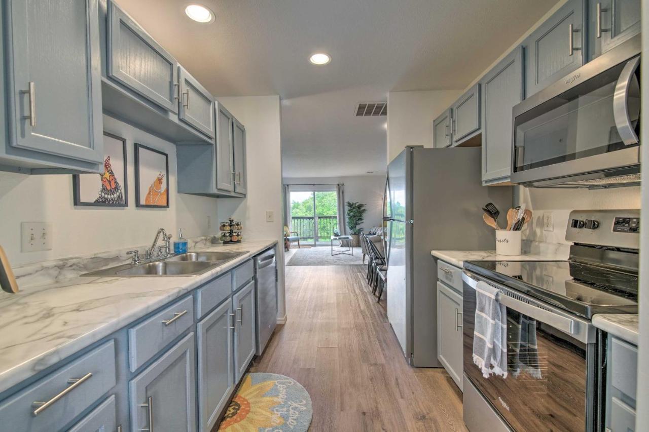 Cozy Branson Retreat With Balcony, 2 Mi To 76 Strip Leilighet Eksteriør bilde