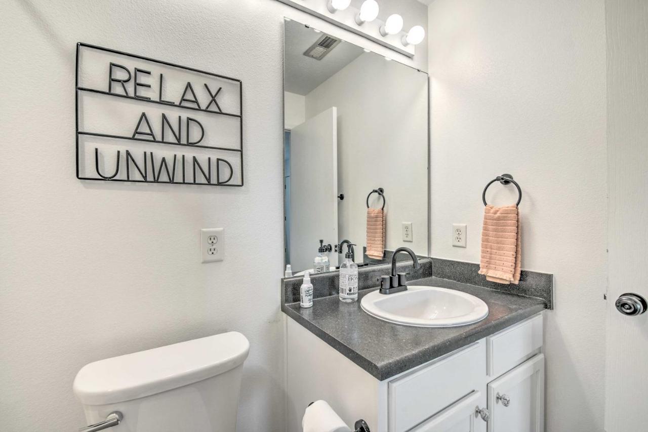 Cozy Branson Retreat With Balcony, 2 Mi To 76 Strip Leilighet Eksteriør bilde
