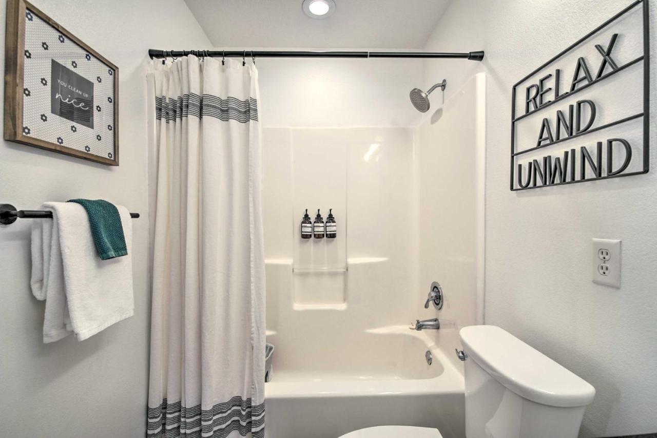 Cozy Branson Retreat With Balcony, 2 Mi To 76 Strip Leilighet Eksteriør bilde